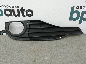 Фотография детали AA008757; Решетка под ПТФ правая закрытая (51117255366) для BMW 3 серия F30 F31/БУ; Оригинал; Р1, Мелкий дефект; . Фото номер 1