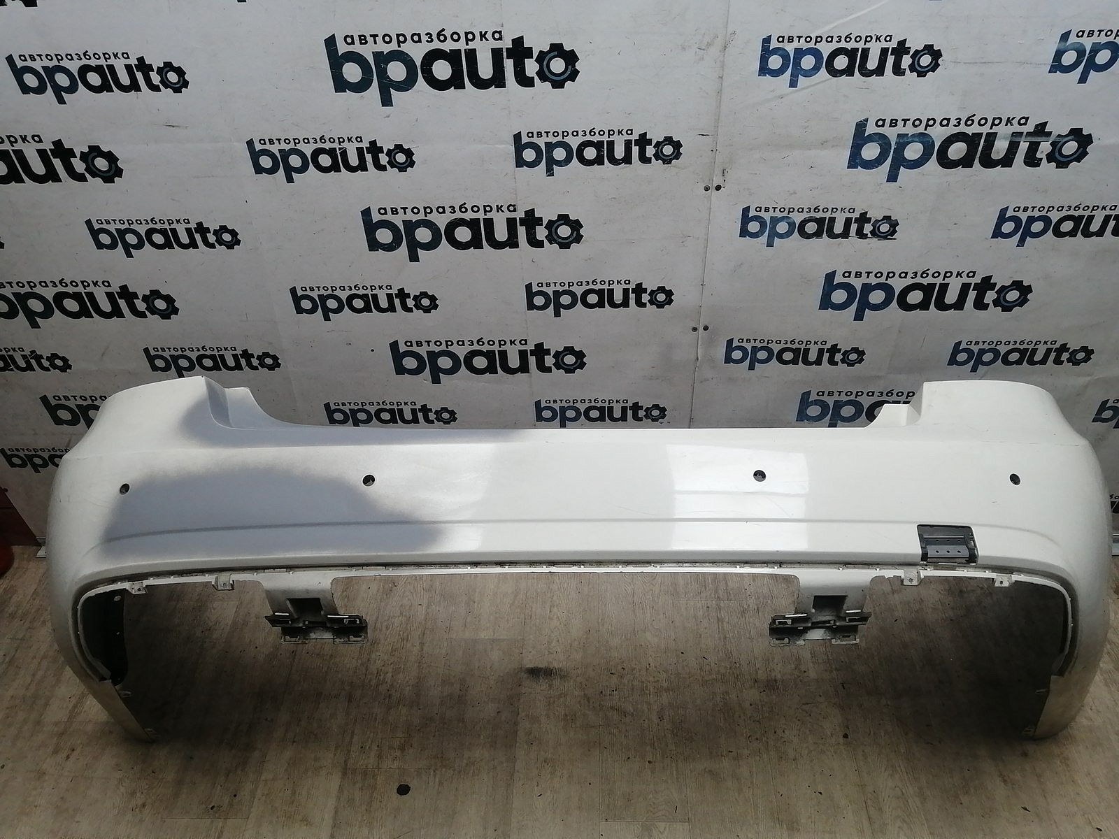 Пример детали Бампер задний AMG; под паркт. (A2128855125); Mercedes-Benz E-klasse IV Sedan (W212) (2009-2013) /AA045465/ БУ; Оригинал; Р1, Мелкий дефект; 