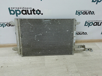 Фотография детали AA001252; Радиатор кондиционера (1K0 820 411 N) для Audi/БУ; Оригинал; Р1, Мелкий дефект; . Фото номер 1