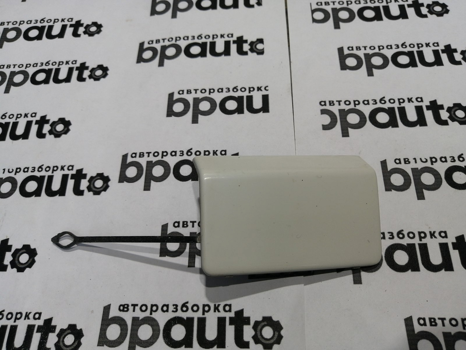 Фотография детали AA045471; Заглушка буксир. крюка заднего бампера AMG (A2128850426) для Mercedes-Benz E-klasse IV Sedan (W212) (2009-2013)/БУ; Оригинал; Р0, Хорошее; . Фото номер 1