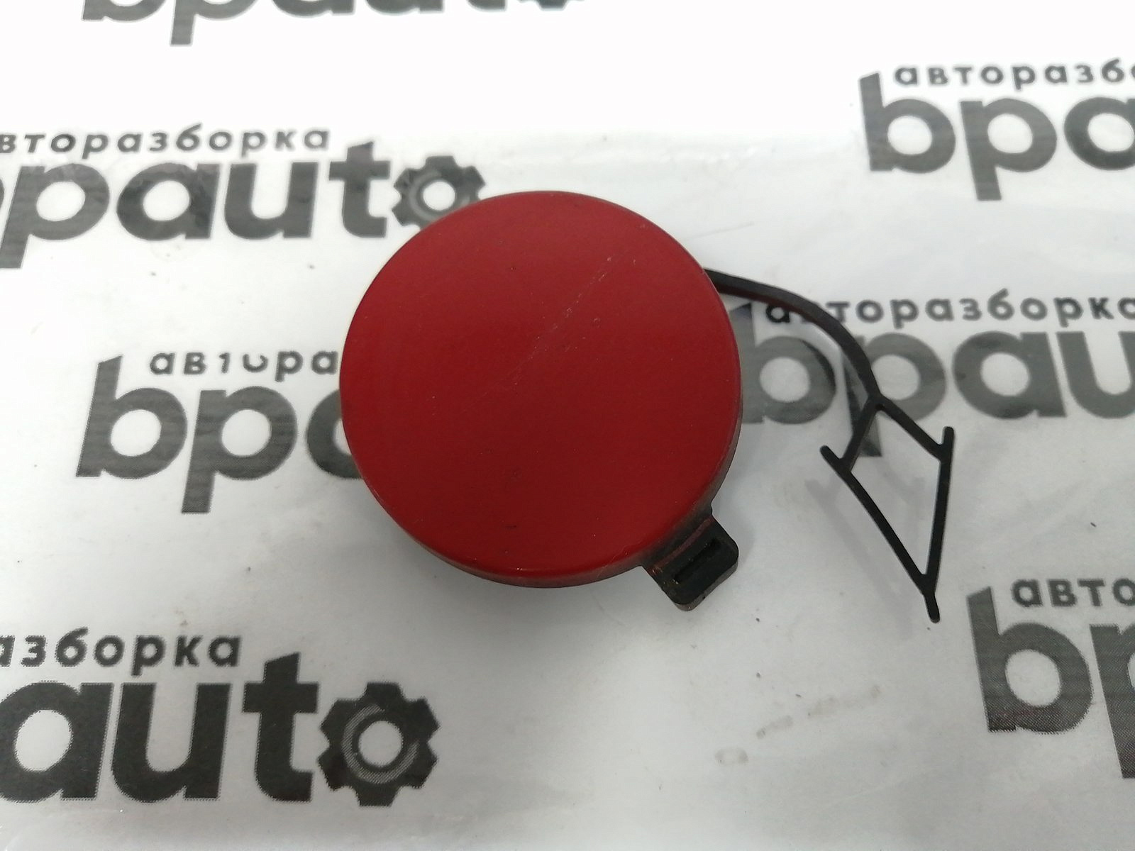 Фотография детали AA045960; Заглушка букс. крюка  переднего бампера (5G0807241) для Volkswagen Golf/БУ; Оригинал; Р1, Мелкий дефект; . Фото номер 1