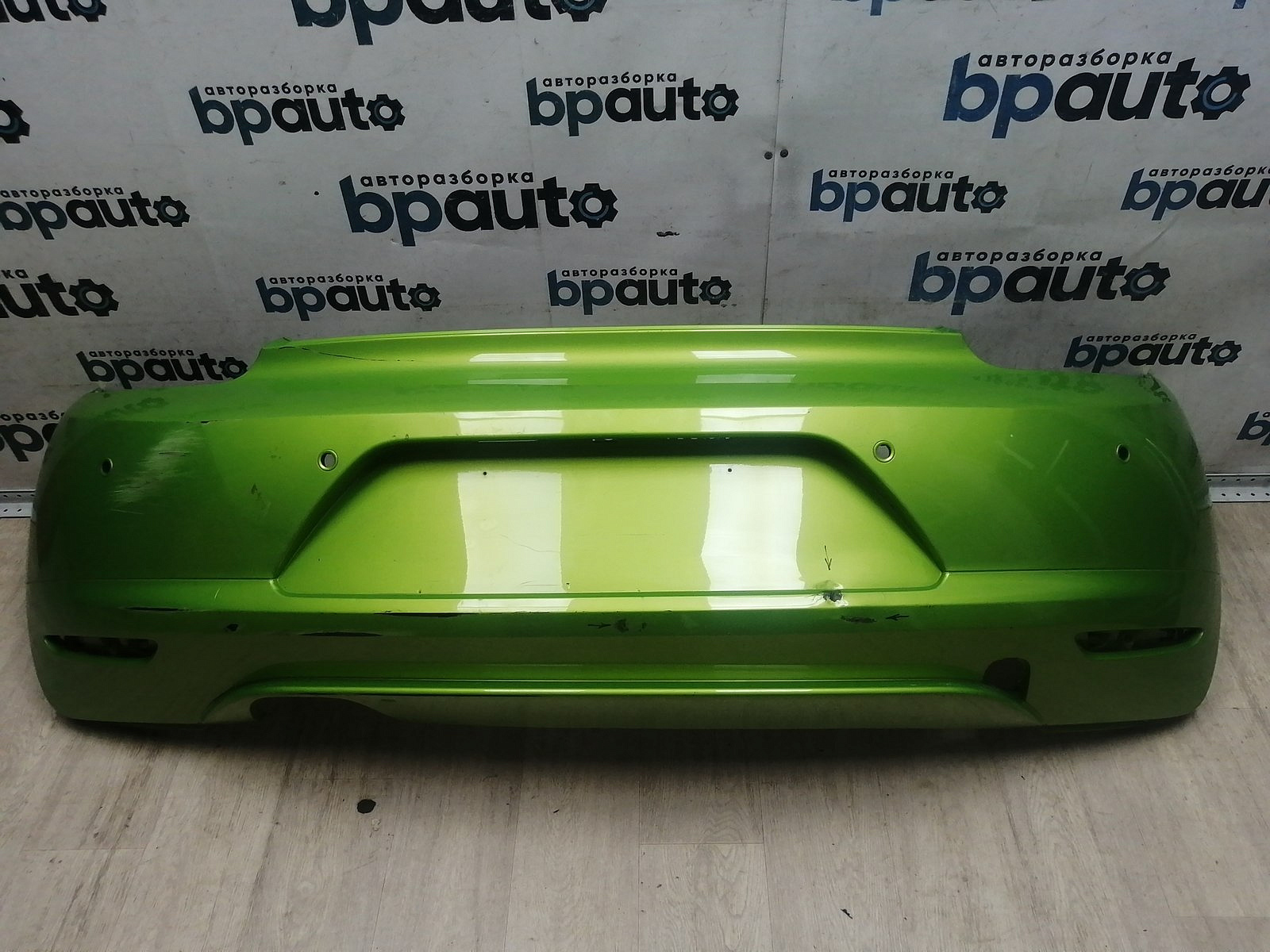 Пример детали Бампер задний; под паркт. (1K8807421M); Volkswagen Scirocco (2009 - 2014) /AA046043/ БУ; Оригинал; Р1, Мелкий дефект; ДхШхВ 1,75х0,53х0,59; 