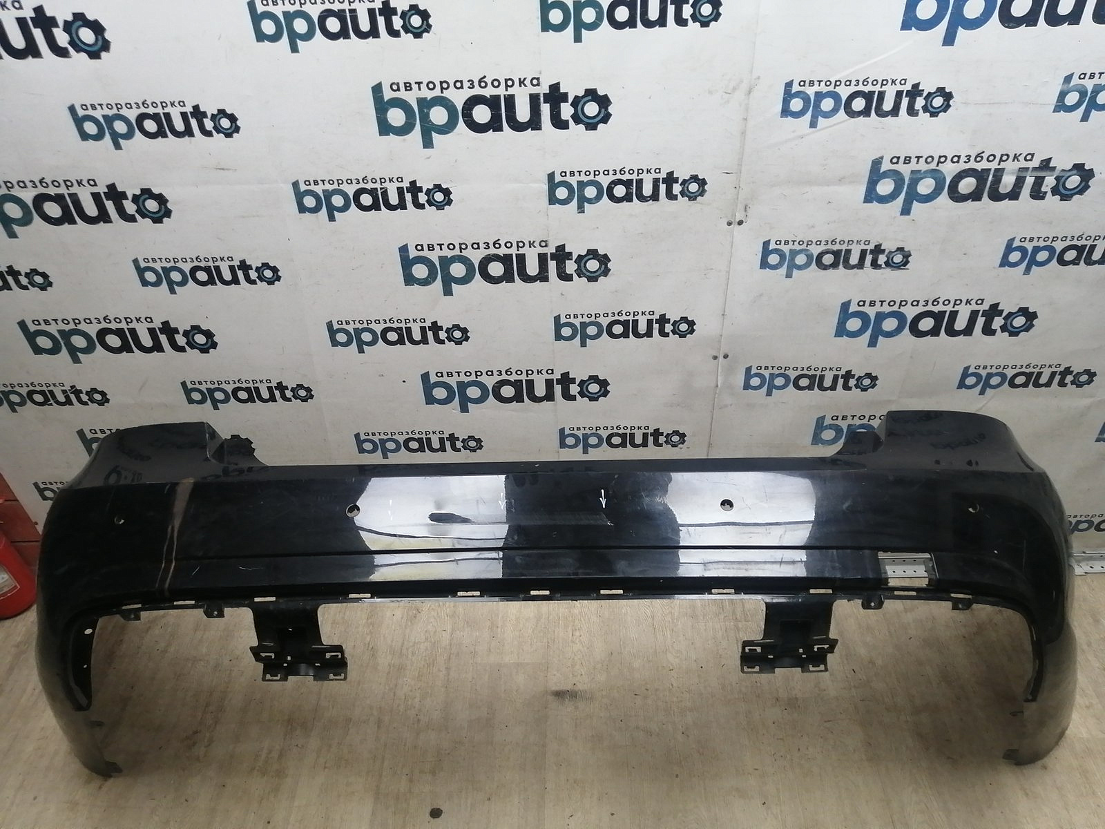 Пример детали Бампер задний AMG; под паркт. (A2128855125); Mercedes-Benz E-klasse IV Sedan (W212) (2009-2013) /AA045466/ БУ; Оригинал; Р1, Мелкий дефект; 