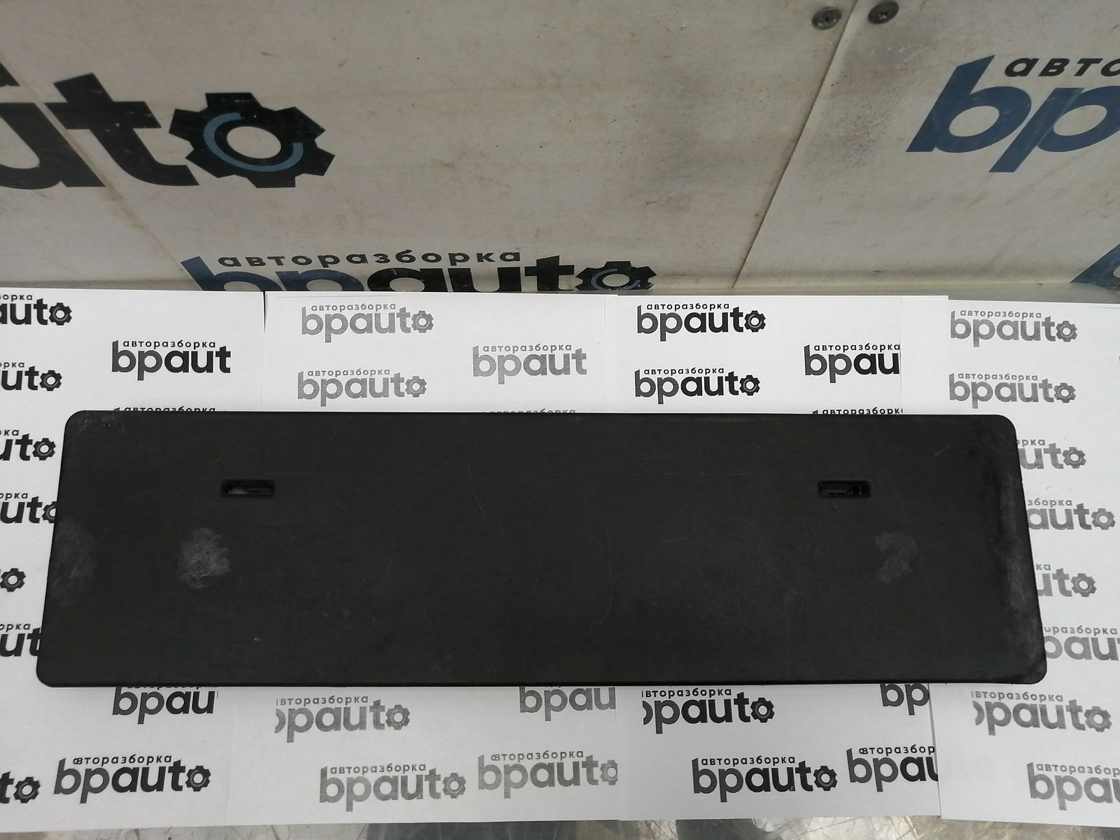 Фотография детали AA045209; Площадка под номер (8889631263) для Geely Coolray I (2020 -2023)/БУ; Оригинал; Р1, Мелкий дефект; . Фото номер 1