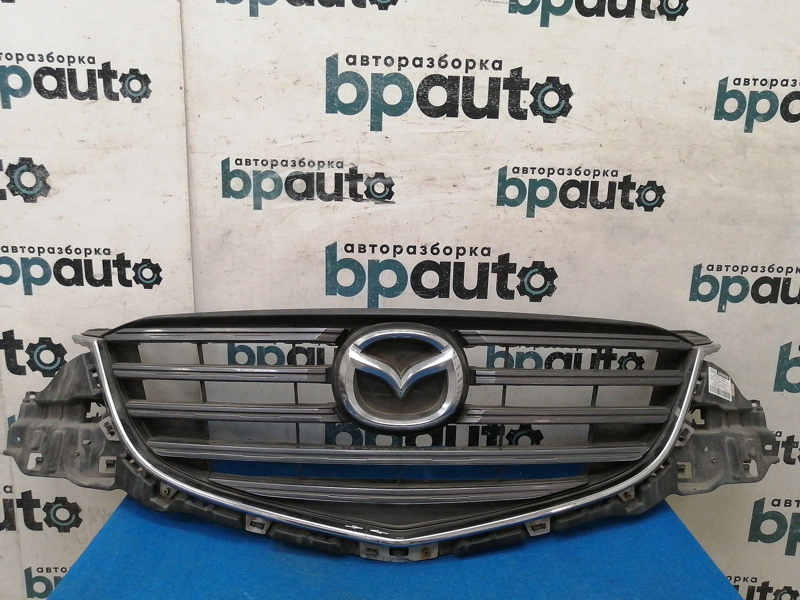 Пример детали Решетка радиатора (KA0G-50712); Mazda CX-5 I рест. (2015-2017) /AA040825/ БУ; Оригинал; Р1, Мелкий дефект; 