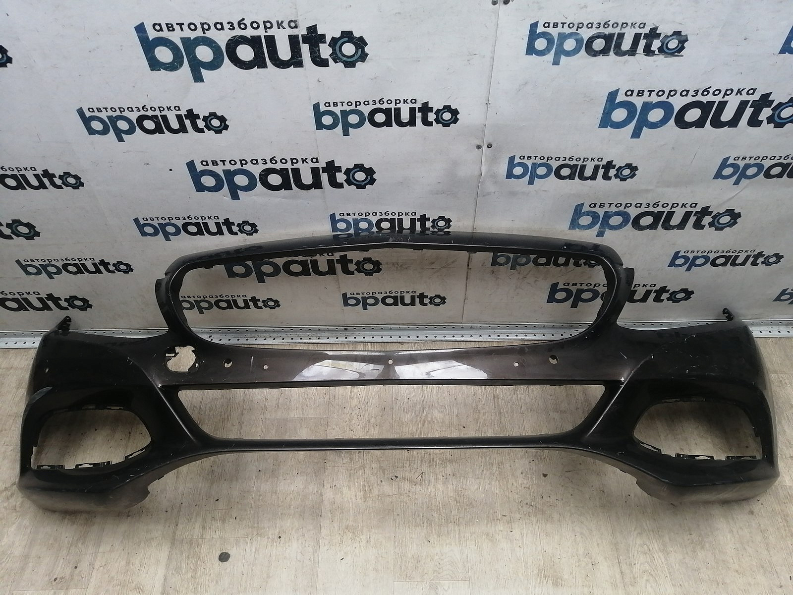 Пример детали Бампер передний; под паркт.; без омыват. (A2058800125); Mercedes-Benz C-klasse IV (W205) (2014-2018) /AA045460/ БУ; Оригинал; Р1, Мелкий дефект; 