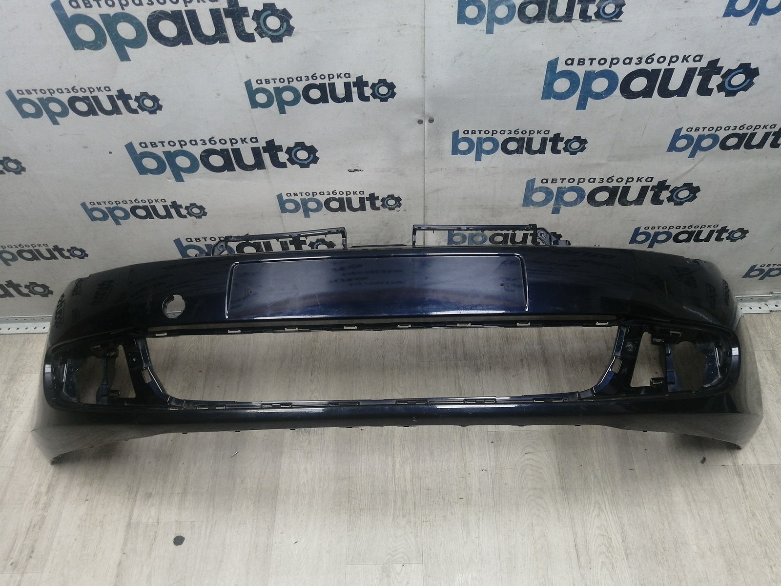 Пример детали Бампер передний; без паркт.; под омыват. (5K0807221); Volkswagen Golf VI HB 5D (2008- 2012), VI HB 3D (2008- 2012) /AA045978/ БУ; Оригинал; Р1, Мелкий дефект; 