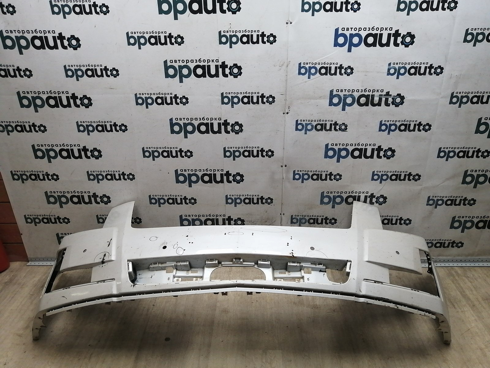 Фотография детали AA045389; Бампер передний; под паркт.; без омыват. (ANJ93404) для Cadillac Escalade IV (2014-2020)/БУ; Оригинал; Р2, Удовлетворительное; . Фото номер 1