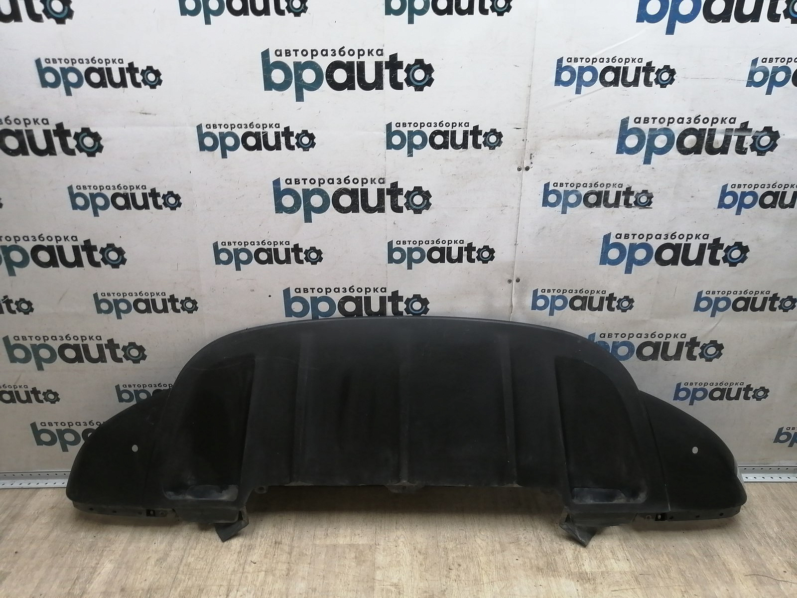 Пример детали Юбка переднего бампера (7P5807061); Porsche Cayenne II (958) (2010-2014) /AA045343/ БУ; Оригинал; Р1, Мелкий дефект; 