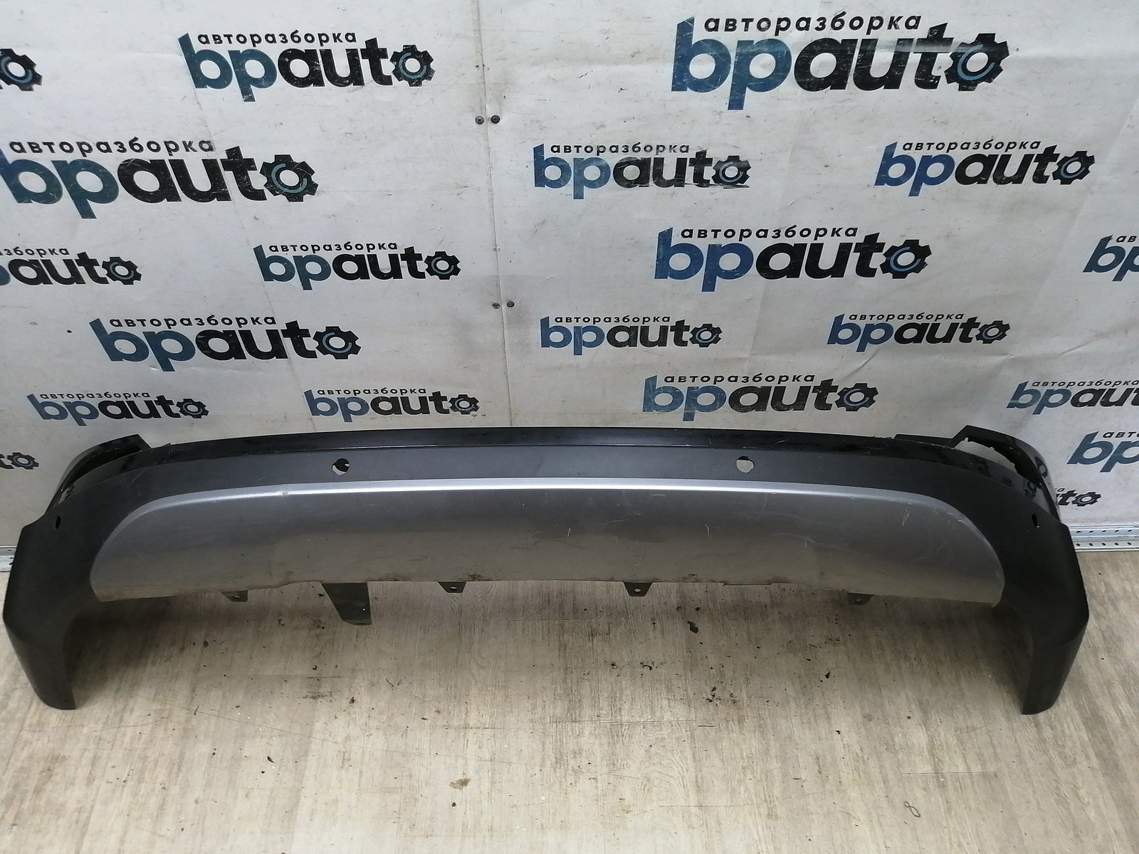 Пример детали Бампер задний; под паркт. (52159-0R150); Toyota Rav4 40 рест. (2015 — 2019) /AA044903/ БУ; Оригинал; Р1, Мелкий дефект; 