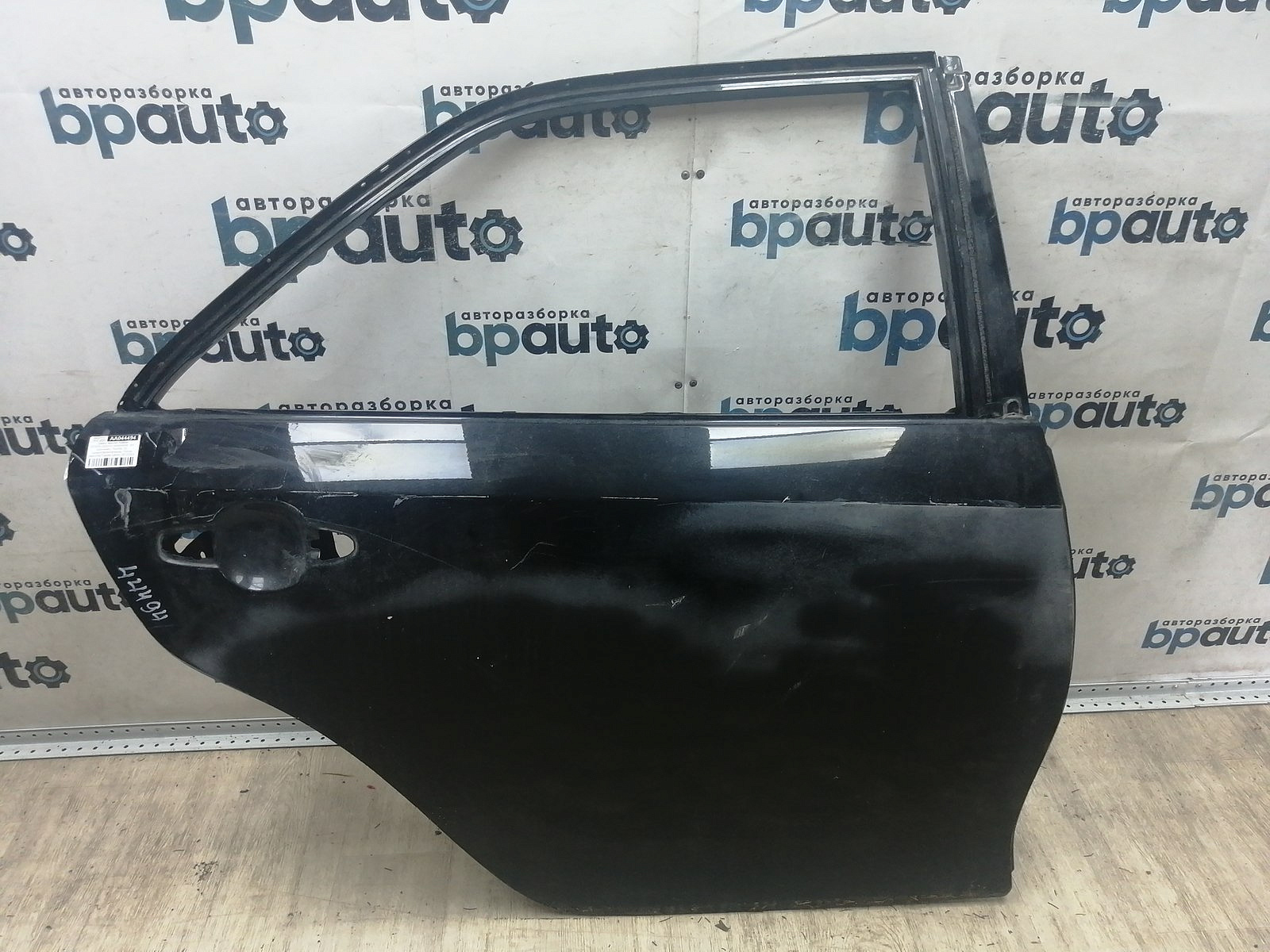 Пример детали Дверь задняя правая (67003-33200); Toyota Camry 50 (2012 — 2014), 55 рест. (2014 — 2017), 55 рест.2 (2017 — 2018) /AA044494/ БУ; Оригинал; Р2, Удовлетворительное; 