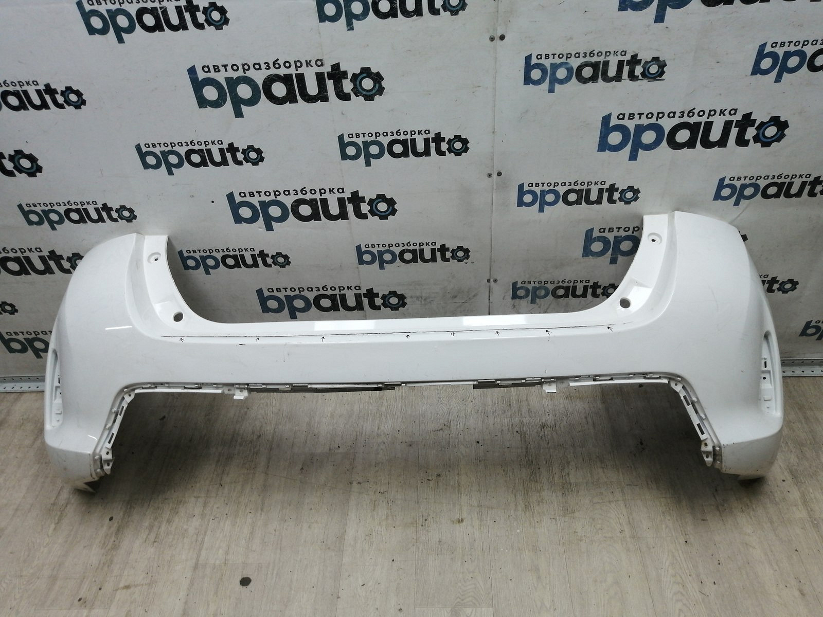 Пример детали Бампер задний; без паркт. (52159-02840); Toyota Auris II (2013 — 2015) /AA044960/ БУ; Оригинал; Р2, Удовлетворительное; 