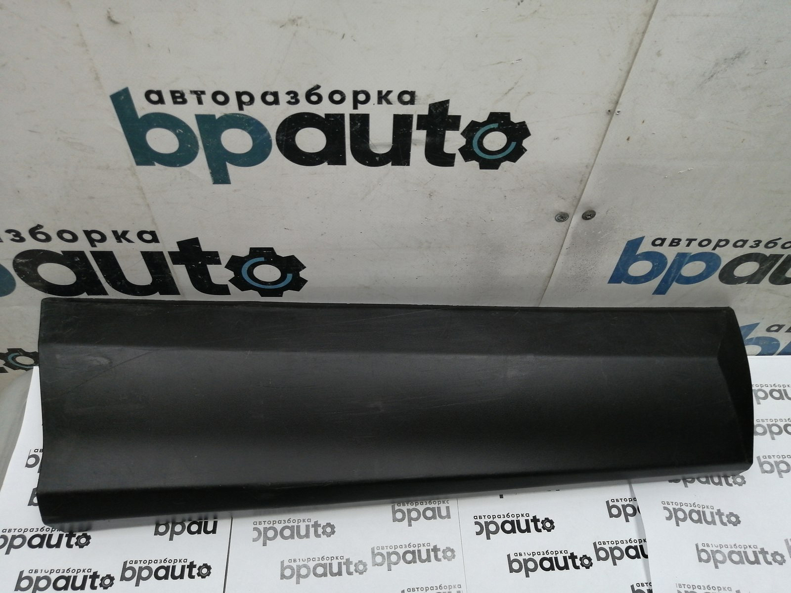 Пример детали Накладка на дверь задняя правая, нижняя (75077-42020); Toyota Rav4 40 рест. (2015 — 2019) /AA045206/ БУ; Оригинал; Р2, Удовлетворительное; 