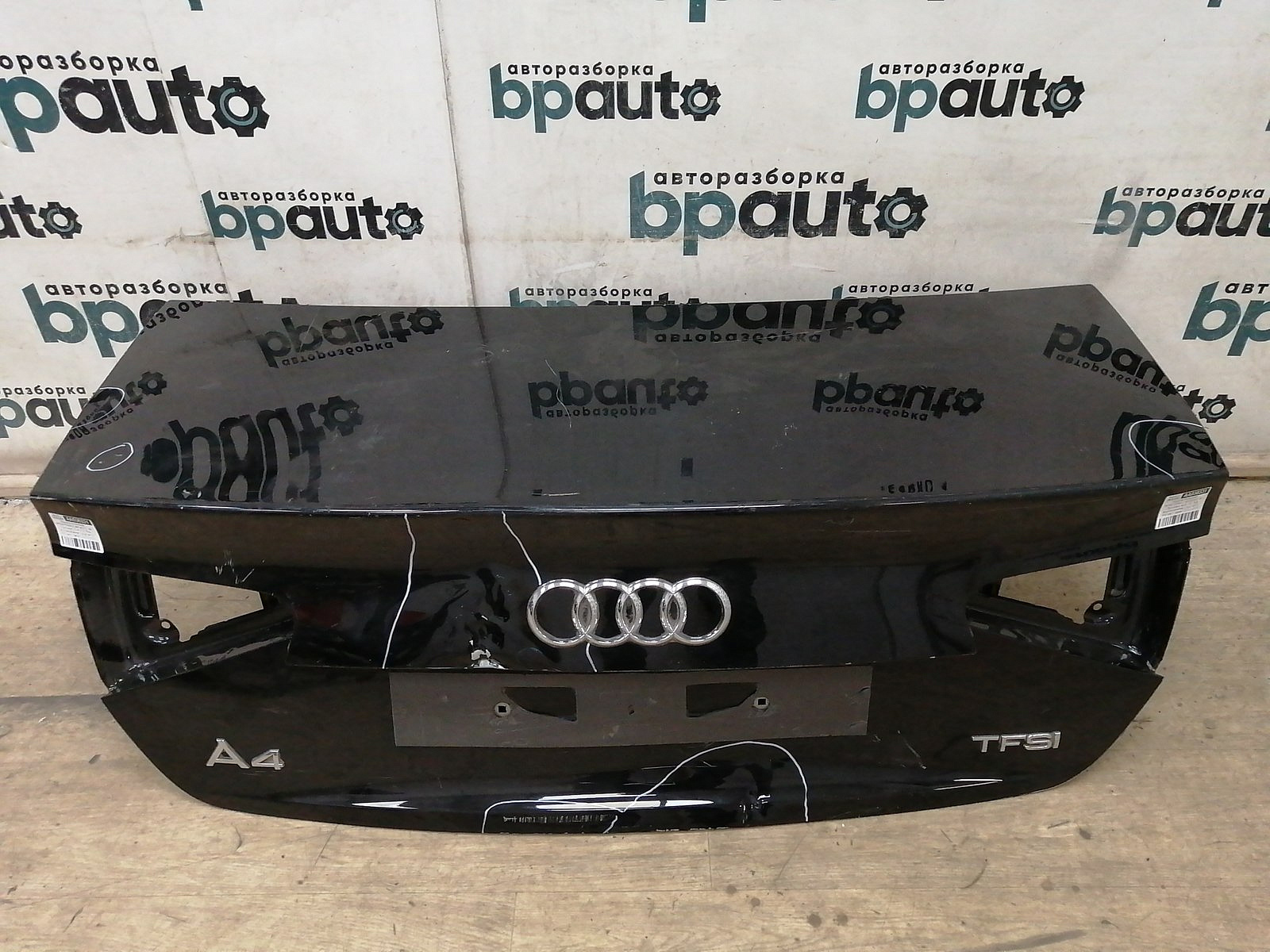 Пример детали Крышка багажника (8K5827023AJ); Audi A4 IV (B8) рест. Sedan (2011-2015) /AA038331/ БУ; Оригинал; Р3, Под восстановление; 