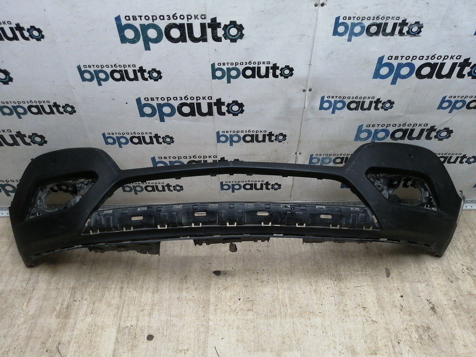 Пример детали Бампер передний нижняя часть; под паркт. (95122393); Opel Mokka (2012 - 2015) /AA045562/ БУ; Оригинал; Р1, Мелкий дефект; 