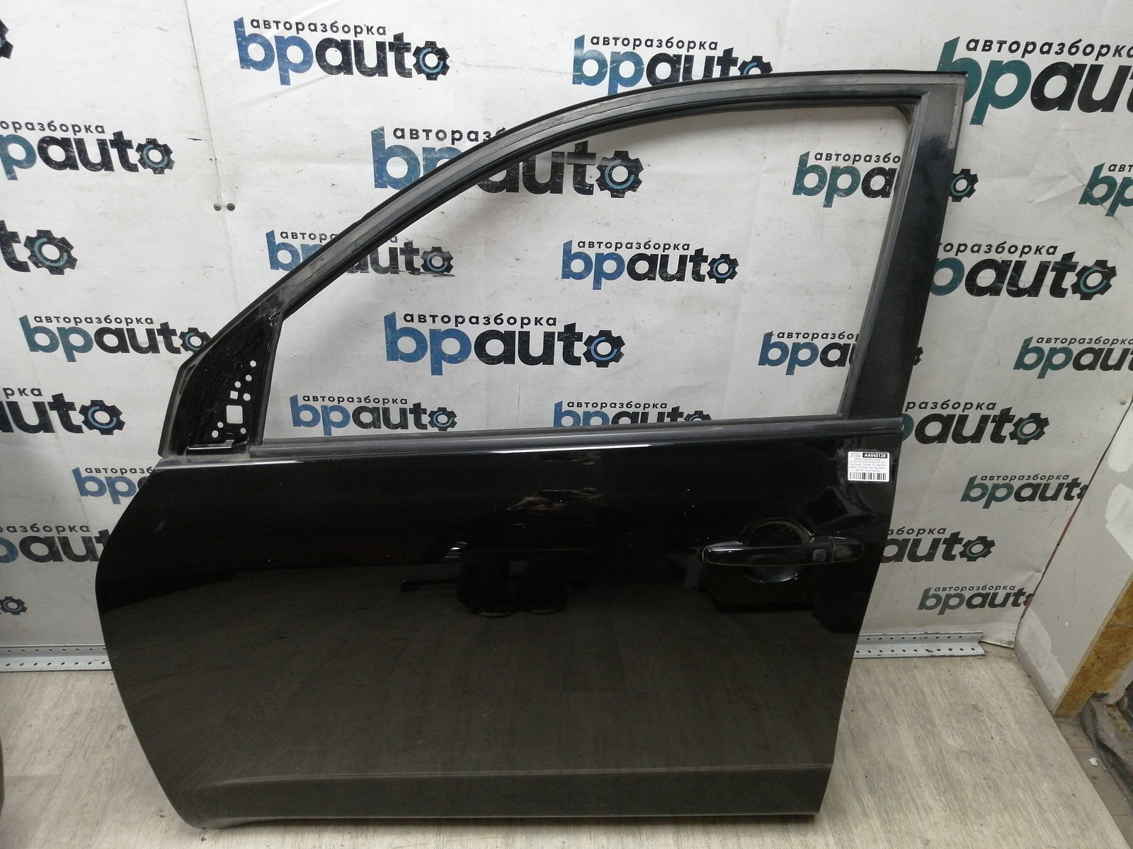 Пример детали Дверь передняя левая (67002-42120); Toyota Rav4 35 (2010 — 2013), 30 рест. V 2.0 (2009 - 2010), 30  V 2.0 (2006 - 2009), 30  V 2.4 (2006 - 2009), 30 рест. V 2.4 (2009 - 2010) /AA045139/ БУ; Оригинал; Р1, Мелкий дефект; (202) Черный