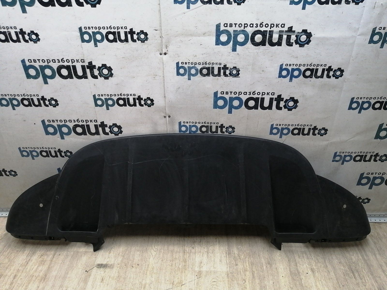 Пример детали Юбка переднего бампера (7P5807061); Porsche Cayenne II (958) (2010-2014) /AA045747/ БУ; Оригинал; Р1, Мелкий дефект; 