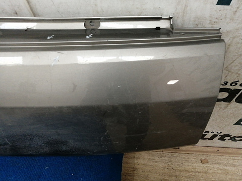 Фотография детали AA036487; Накладка на крышку багажника, нижняя (9683146380) для Peugeot 3008/БУ; Оригинал; Р1, Мелкий дефект; . Фото номер 2