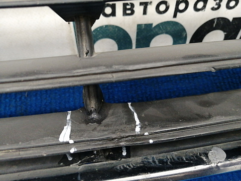 Фотография детали AA037766; Решетка переднего бампера (3C0853677) для Volkswagen Passat/БУ; Оригинал; Р2, Удовлетворительное; . Фото номер 4