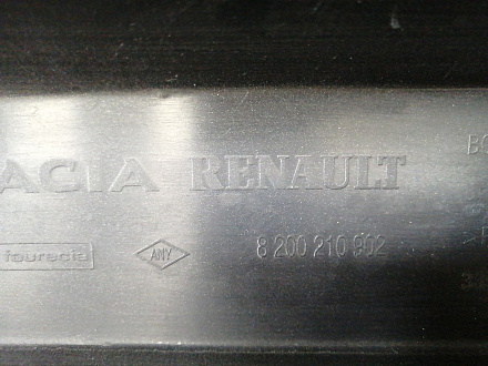 AA033329; Бампер задний; без паркт. (8200697213) для Renault Logan I (2004-2009)/БУ; Оригинал; Р1, Мелкий дефект; 