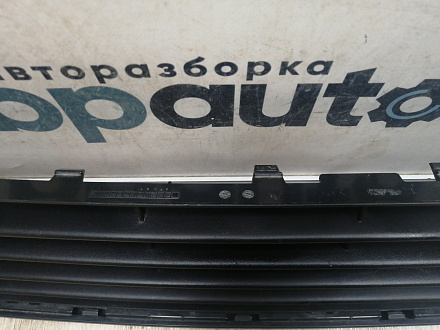AA045113; Решетка переднего бампера (5K0853677) для Volkswagen Golf/БУ; Оригинал; Р1, Мелкий дефект;