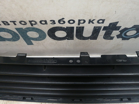 Фотография детали AA045113; Решетка переднего бампера (5K0853677) для Volkswagen Golf/БУ; Оригинал; Р1, Мелкий дефект; . Фото номер 7