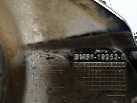 AA032756; Накладка ПТФ правая (BM51-19952) для Ford Focus/БУ; Оригинал; Р1, Мелкий дефект; 
