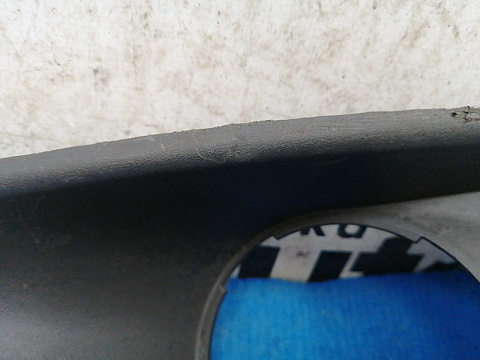 Фотография детали AA032774; Накладка ПТФ левая, матовая (8M51-R19953) для Ford Focus/БУ; Оригинал; Р1, Мелкий дефект; . Фото номер 2