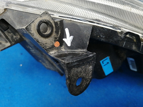 Фотография детали AA021288; Фара галоген правая (81130-0F060) для Toyota Corolla Verso рест. 2 (2007-2009)/БУ; Оригинал; Р1, Мелкий дефект; . Фото номер 5