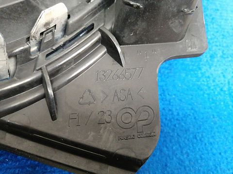 Фотография детали AA039465; Решетка радиатора (13266577) для Opel Astra/БУ; Оригинал; Р2, Удовлетворительное; . Фото номер 12