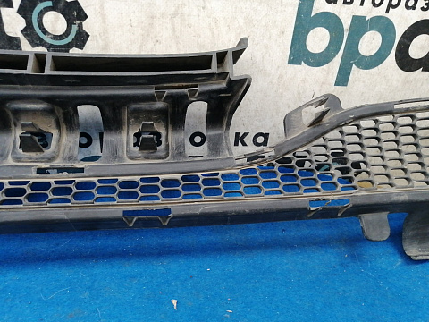 Фотография детали AA032956; Решетка переднего бампера (9673855677) для Peugeot 208 I (2012-2015)/БУ; Оригинал; Р1, Мелкий дефект; . Фото номер 8