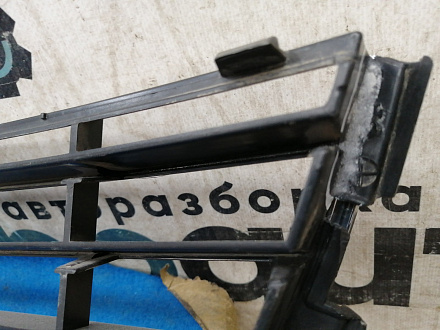 AA033560; Решетка переднего бампера (5K0853677) для Volkswagen Golf/БУ; Оригинал; Р1, Мелкий дефект;