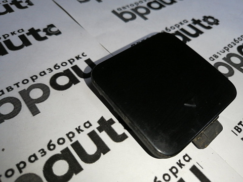 Фотография детали AA045311; Заглушка буксир.крюка переднего бампера (51117033700) для BMW 5 серия Е60 Е61/БУ; Оригинал; Р1, Мелкий дефект; . Фото номер 3