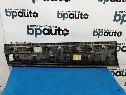 AA017399; Накладка на дверь передняя правая (J8A2-21064-B) для Land Rover Range Rover Velar L560 (2017 - 2023)/БУ; Оригинал; Р1, Мелкий дефект; 