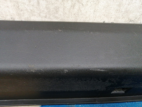 Фотография детали AA035222; Накладка порога правая (87752-B8000) для Hyundai Santa Fe Grand/БУ; Оригинал; Р1, Мелкий дефект; . Фото номер 5