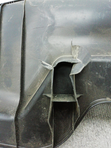 Фотография детали AA003571; Накладка задней панели внутренняя, пластик (BBP26889X) для Mazda 3 BL/БУ; Оригинал; Р0, Хорошее; . Фото номер 10