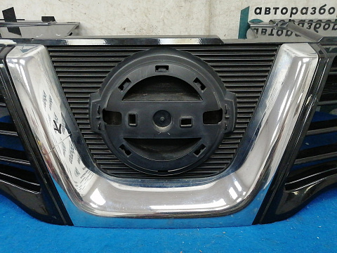 Фотография детали AA033313; Решетка радиатора (62310-BR00A) для Nissan Qashqai I рест. (2010-2013)/БУ; Оригинал; Р1, Мелкий дефект; . Фото номер 3