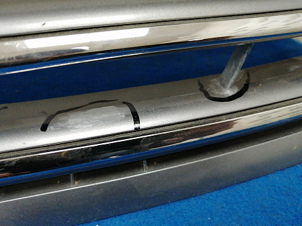 AA033736; Решетка радиатора (53101-42360) для Toyota Rav4 35 (2010 — 2013)/БУ; Оригинал; Р1, Мелкий дефект; 