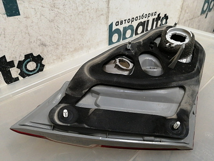 AA044244; Фонарь внутренний правый, в крышку баг. (81581-33220) для Toyota Camry 50 (2012 — 2014)/БУ; Оригинал; Р0, Хорошее; 