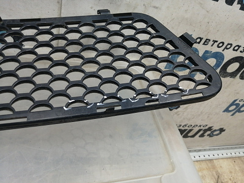 Фотография детали AA045493; Решетка переднего бампера, AMG (A2128851253) для Mercedes-Benz E-klasse W212 S212/БУ; Оригинал; Р1, Мелкий дефект; . Фото номер 12