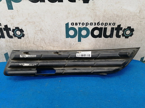 Фотография детали AA028475; Решетка переднего бампера правая (3C0853666) для Volkswagen Passat/БУ; Оригинал; Р1, Мелкий дефект; . Фото номер 4