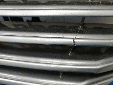Фотография детали AA021842; Решетка радиатора (53112-50100) для Lexus LS III рест. (2003- 2006)/БУ; Оригинал; Р1, Мелкий дефект; . Фото номер 4