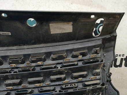 AA033973; Решетка радиатора (CK52-8200-AE/ BE/ CE) для Land Rover Range Rover IV L405 (2012 - 2017)/БУ; Оригинал; Р1, Мелкий дефект; 