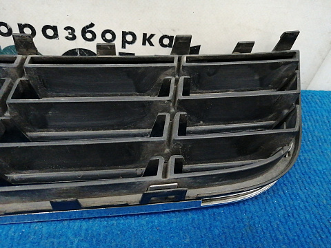 Фотография детали AA037766; Решетка переднего бампера (3C0853677) для Volkswagen Passat/БУ; Оригинал; Р2, Удовлетворительное; . Фото номер 8