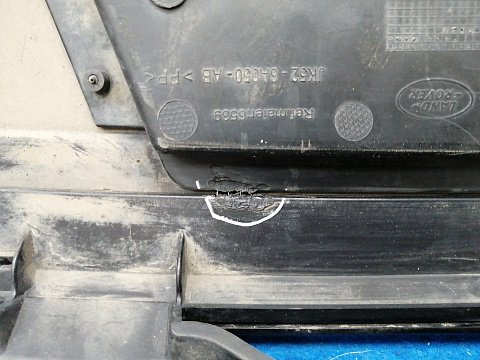 Фотография детали AA033727; Решетка радиатора (JK52-8200-BC) для Land Rover Range Rover IV рест. L405 (2017- н.в.)/БУ; Оригинал; Р2, Удовлетворительное; . Фото номер 21