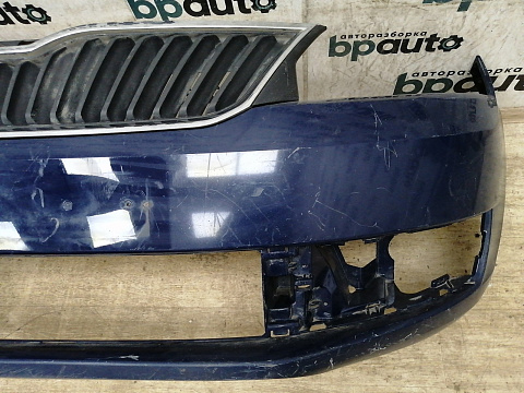 Фотография детали AA028966; Бампер передний; без паркт.; без омыват. (60U 807 217B) для Skoda Rapid/БУ; Оригинал; Р1, Мелкий дефект; . Фото номер 3