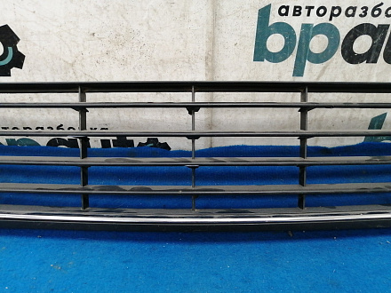 AA033560; Решетка переднего бампера (5K0853677) для Volkswagen Golf/БУ; Оригинал; Р1, Мелкий дефект;