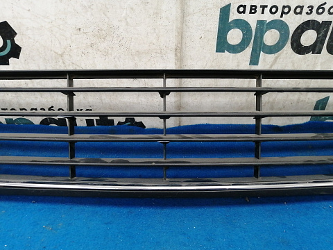 Фотография детали AA033560; Решетка переднего бампера (5K0853677) для Volkswagen Golf/БУ; Оригинал; Р1, Мелкий дефект; . Фото номер 3