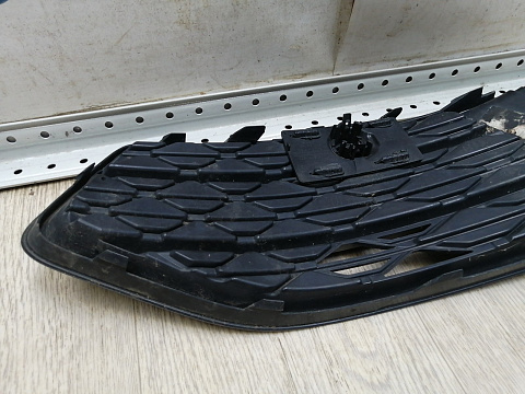 Фотография детали AA046154; Решетка переднего бампера правая; под паркт. (4K0807682) для Audi A6 C8/БУ; Оригинал; Р1, Мелкий дефект; . Фото номер 6