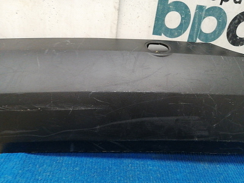 Фотография детали AA038730; Юбка заднего бампера; под паркт. (8450008884) для Lada Vesta I Sedan (2015 — 2022)/БУ; Оригинал; Р1, Мелкий дефект; . Фото номер 5